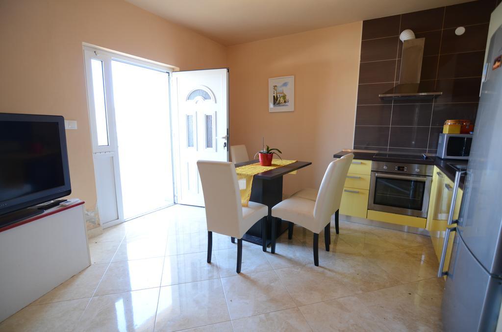 Apartment Emi ซูโกชัน ภายนอก รูปภาพ